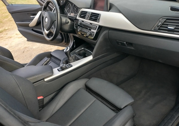BMW Seria 3 cena 59800 przebieg: 186000, rok produkcji 2017 z Kamieńsk małe 211